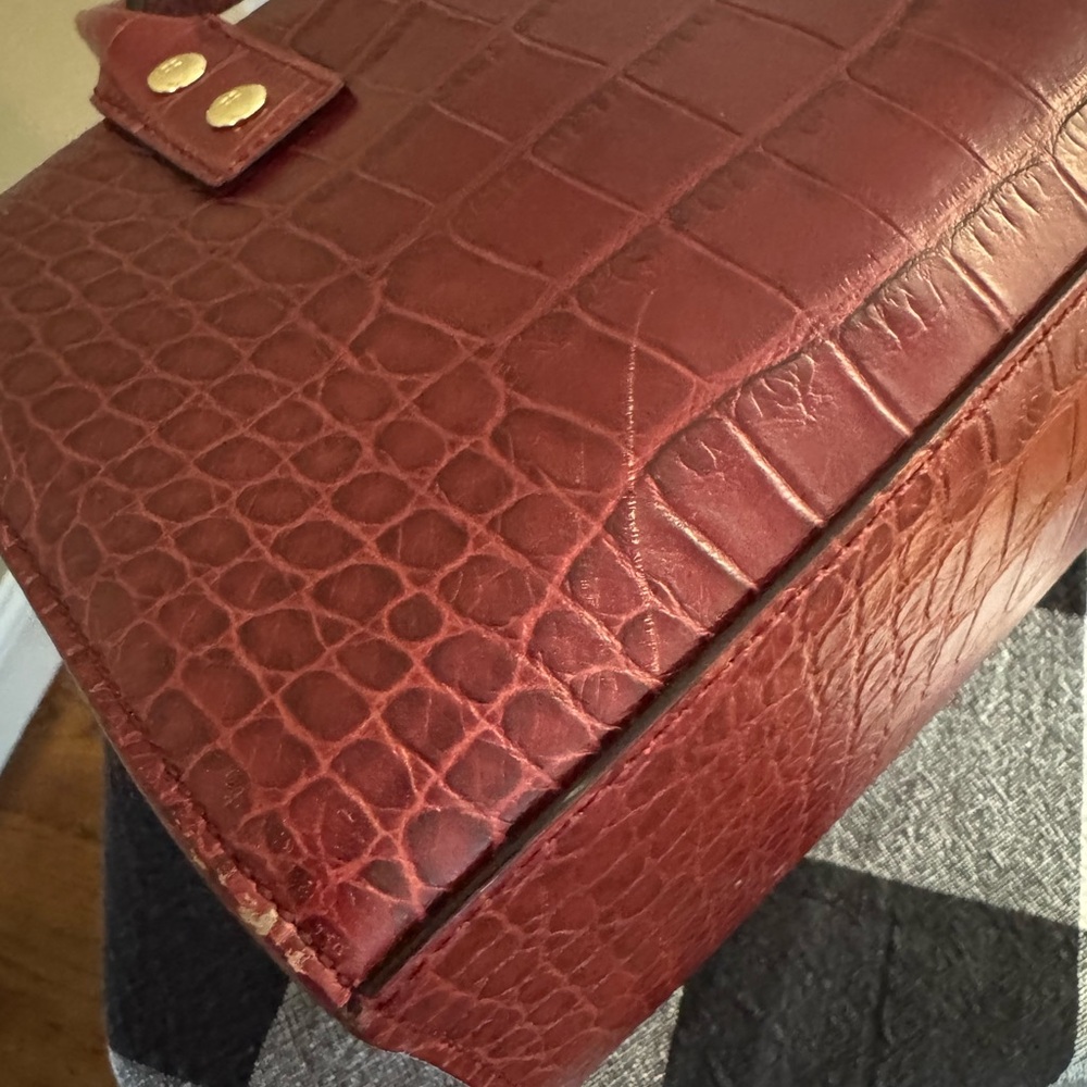 Kate Spade - Elegant Crocodile-Embossed Burgundy Handbag - Picture 3 of 7